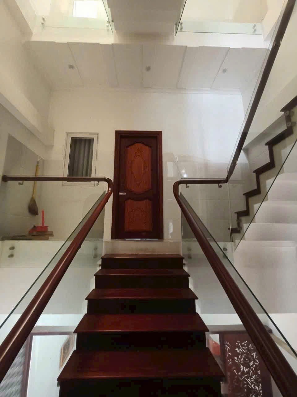 Cho thuê nhà trệt 2 lầu hẻm 18B Lê Hồng Phong, Bình Thủy - 9 Triệu/tháng