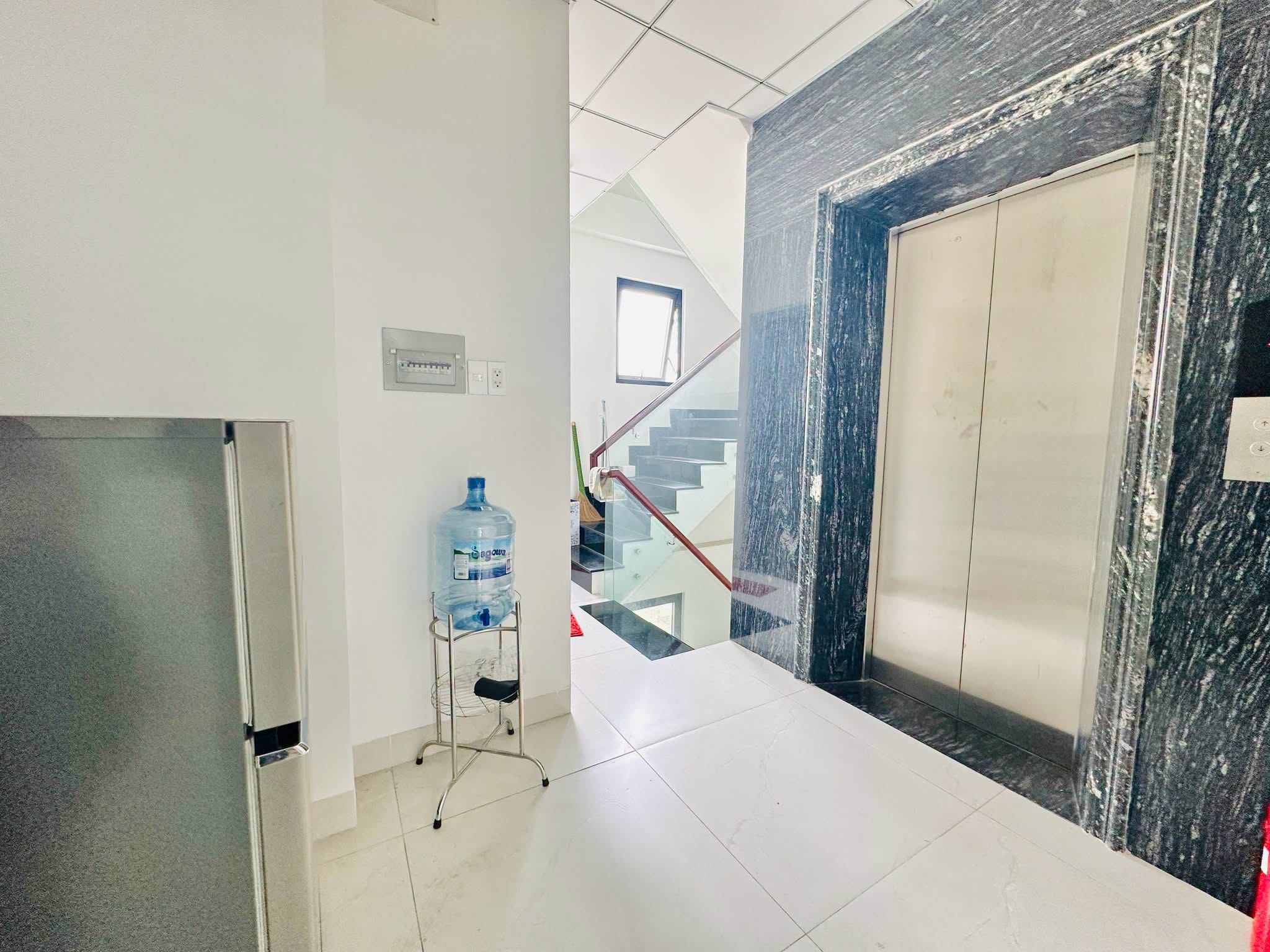 Cho thuê tòa văn phòng 113 C18, P.12, Tân Bình - 104m²