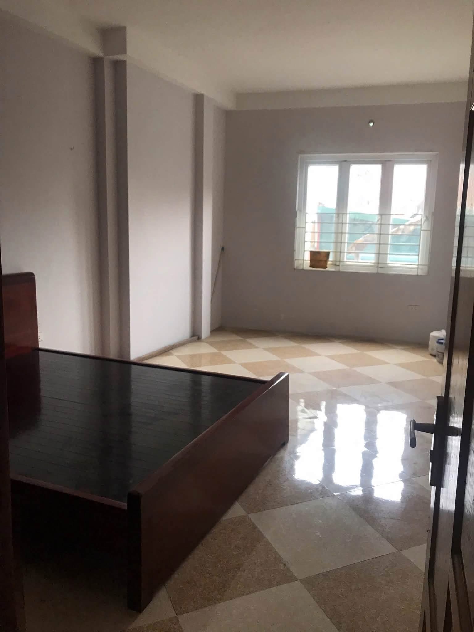 Cho thuê nhà 5 tầng tại Dịch Vọng Hậu, Cầu Giấy - 38m² - 16 Triệu/Tháng