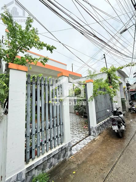 Cho thuê nhà 2 phòng ngủ hẻm đường CMT8, Ninh Kiều - 5.5 Triệu/Tháng