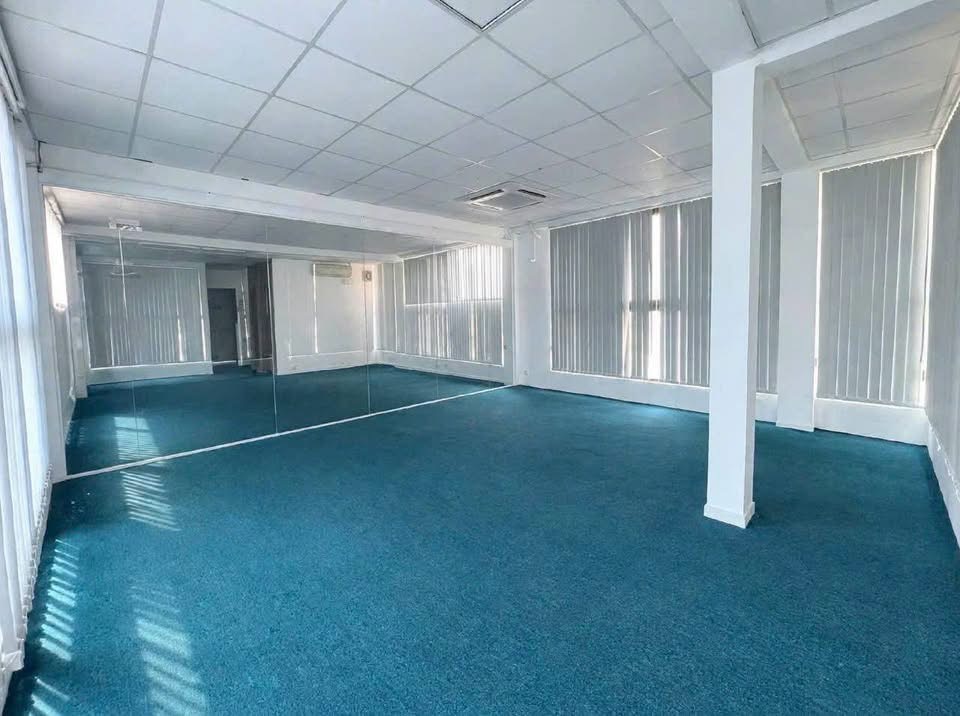 Cho thuê tòa nhà văn phòng 7m x 20m tại C18, Tân Bình