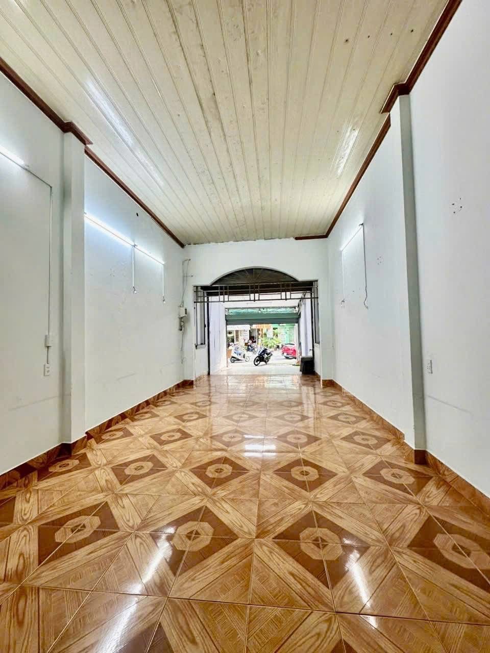 Cho thuê nhà mặt tiền Nguyễn Tư Giãn, Gò Vấp - 120m² - 16 Triệu/Tháng