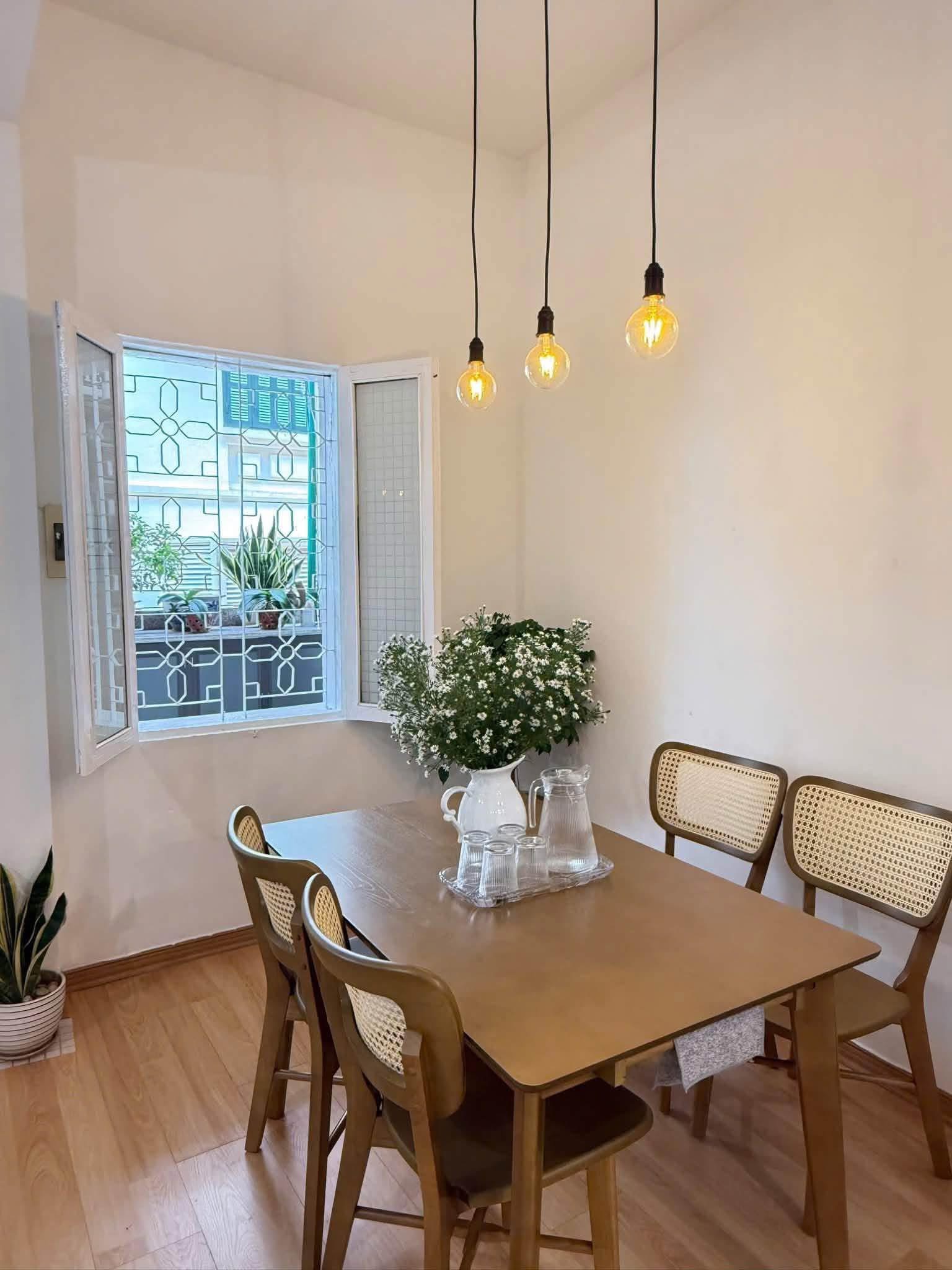 Cho thuê căn hộ tập thể 50m² tại phố Bà Triệu, Hoàn Kiếm - 13 Triệu/Tháng