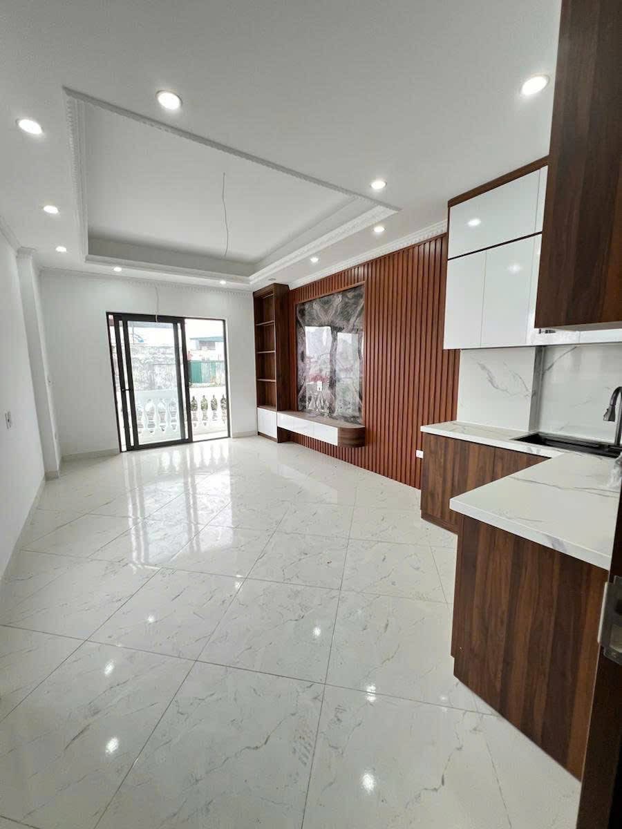 Cho thuê nhà 6 tầng thang máy tại Văn Chương, Đống Đa - 17 triệu/tháng