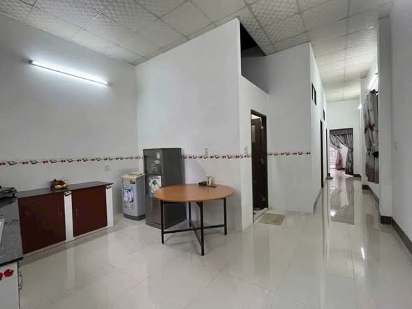 Cho thuê nhà nguyên căn hẻm KDC Đại Ngân, Nguyễn Văn Cừ, Tân An - 6 Triệu/Tháng