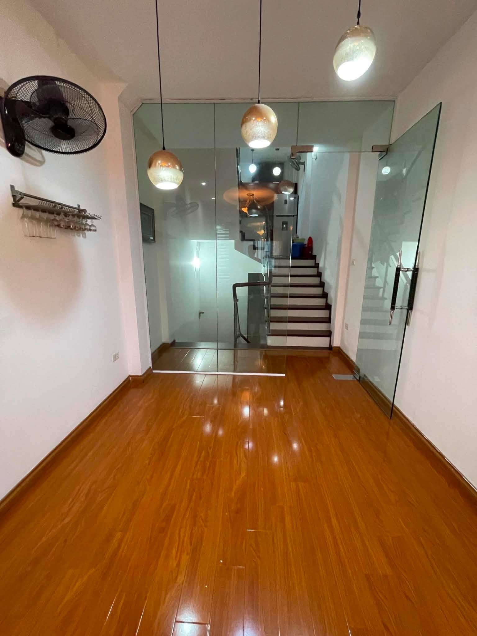 Cho thuê nhà 40m² 5 tầng 1 lửng tại Hà Đông - Vỉa hè, ô tô tránh