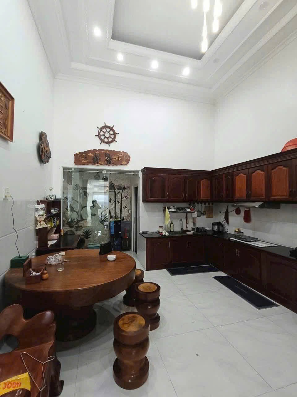 Cho thuê nhà trệt 2 lầu hẻm 18B Lê Hồng Phong, Bình Thủy - 9 Triệu/tháng