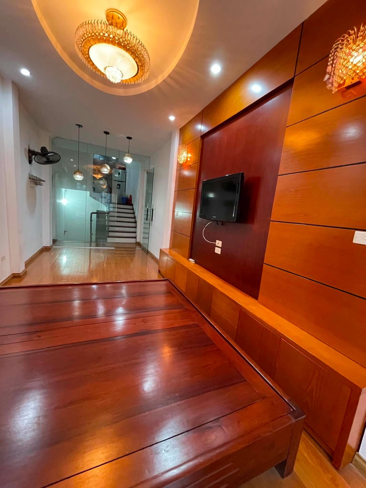 Cho thuê nhà 40m² 5 tầng 1 lửng tại Hà Đông - Vỉa hè, ô tô tránh
