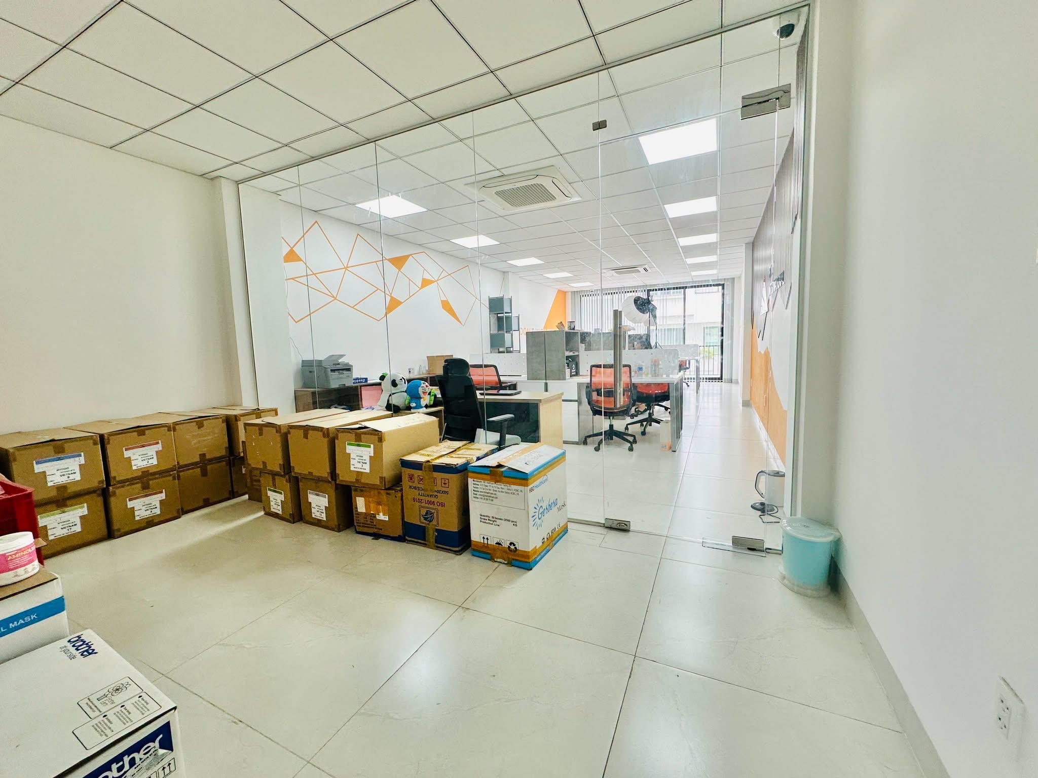 Cho thuê tòa văn phòng 113 C18, P.12, Tân Bình - 104m²