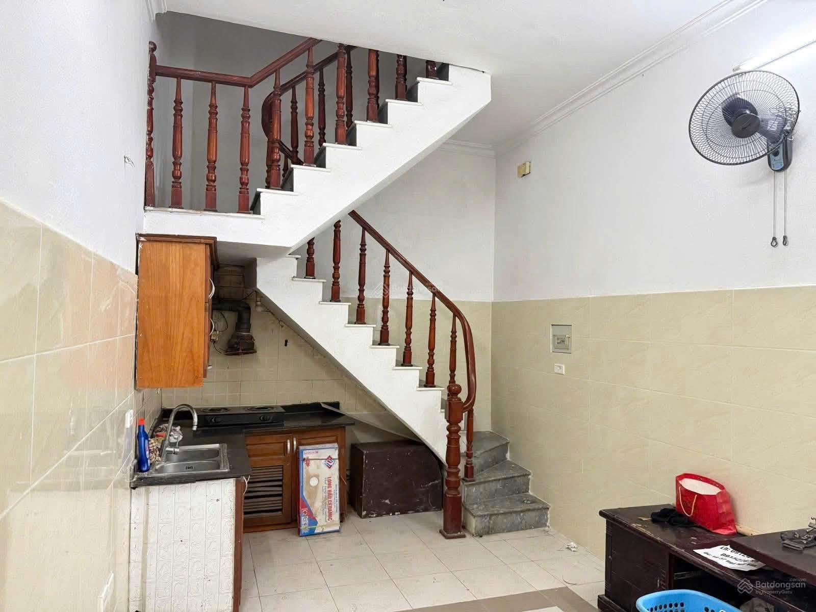 Cho thuê nhà nguyên căn ngõ Huy Văn, Đống Đa - 30m² - 9 Triệu/Tháng
