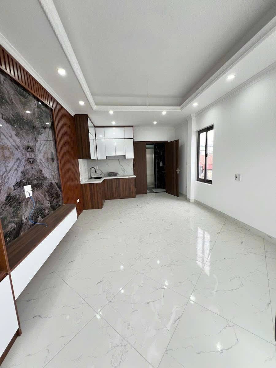 Cho thuê nhà 6 tầng thang máy tại Văn Chương, Đống Đa - 17 triệu/tháng